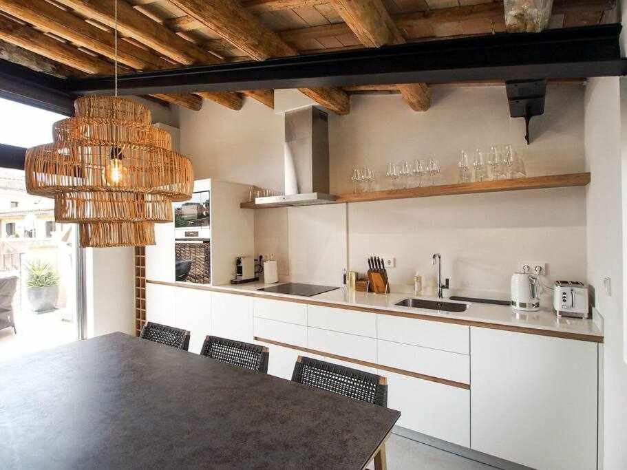 Velo Vern 3 Luxury Penthouse W Views Of City Wall Girona Exterior photo