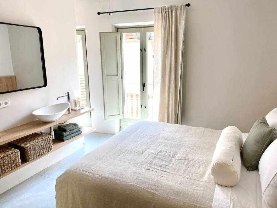 Velo Vern 3 Luxury Penthouse W Views Of City Wall Girona Exterior photo