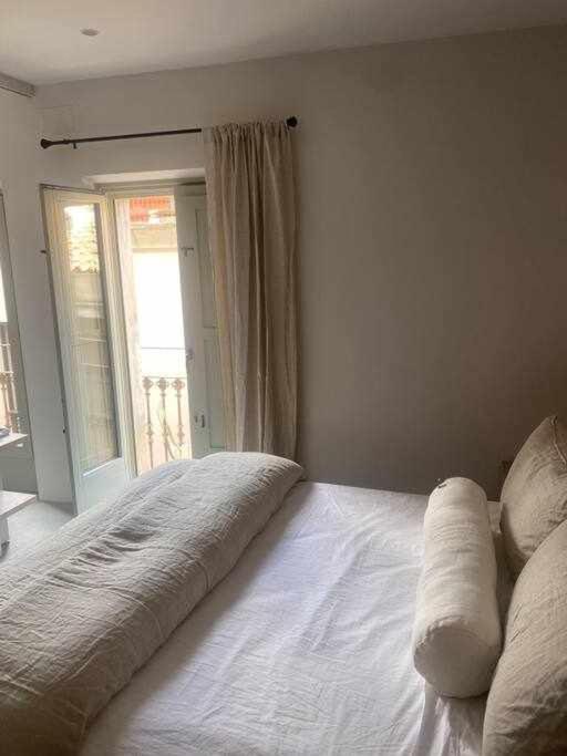 Velo Vern 3 Luxury Penthouse W Views Of City Wall Girona Exterior photo