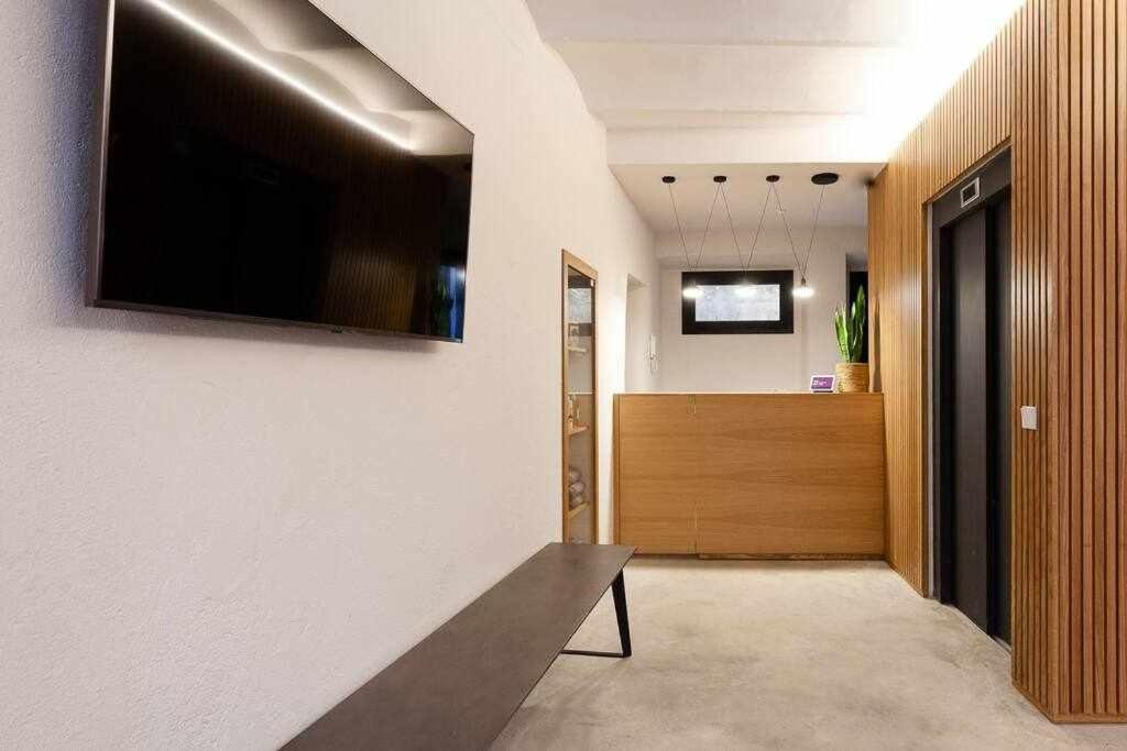 Velo Vern 3 Luxury Penthouse W Views Of City Wall Girona Exterior photo